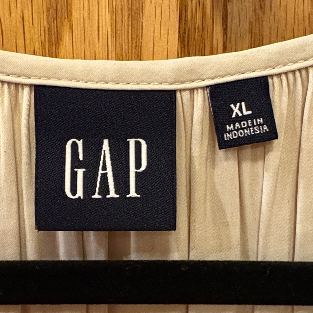 GAP Women's Elegant Cream Button-Down Blouse - Picture 2 of 7